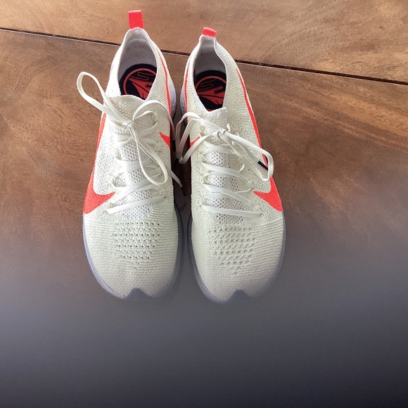 NIKE size 7 1/2 sneakers - Picture 1 of 5